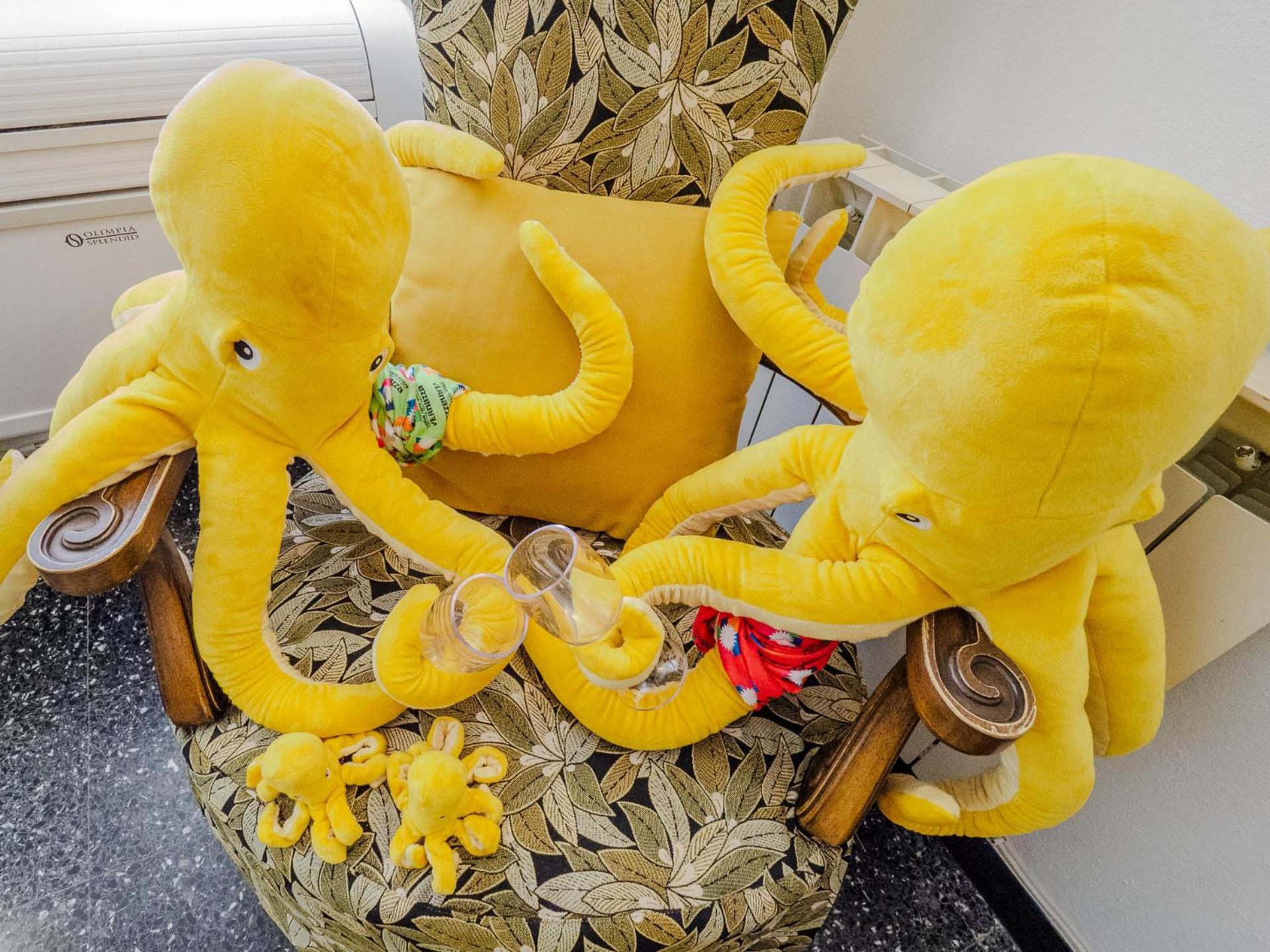 Mainetta Sea View Apartment With Ac ヴェルナッツァ エクステリア 写真